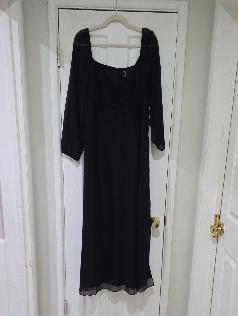 Women's Black Long-Sleeve Maxi Dress with Scoop Neck